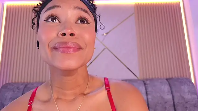 naia_blessed's Live XXX Chat
