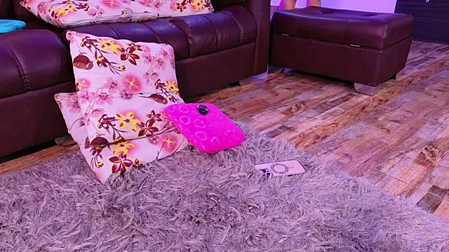 lara_giraldo's Live XXX Chat