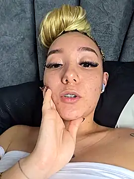alaia_princess' Live Sex Cam Show