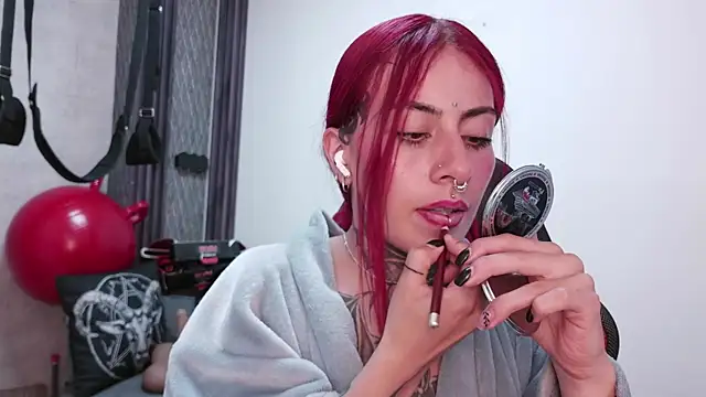 selene_red_ live XXX chat