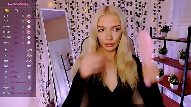 Show modela AnyaTaylor_ na web-kameri
