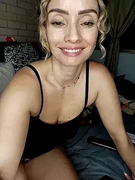 Loly_Horny: вебкам-шоу