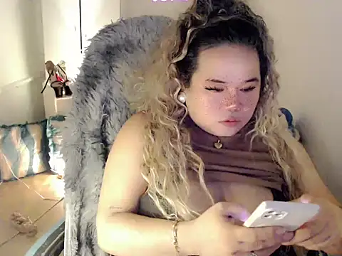 Chatroom XXX en direct de Goddes12inchTS