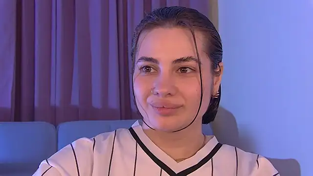 AdrianaToress' Live XXX Chat