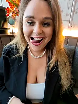 دردشة Juicy_PeachLux الجنسية المباشرة