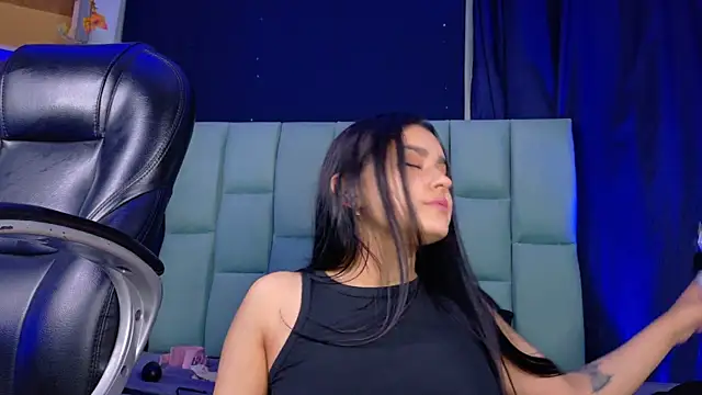 Chat XXX en directo de Emilyy05_