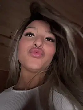 AliceStone19's Live XXX Chat