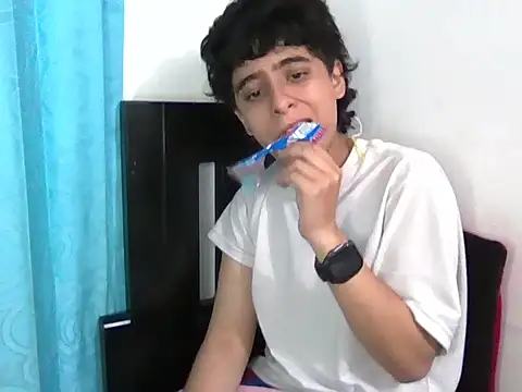 LatinHeatX22's Live Sex Cam Show
