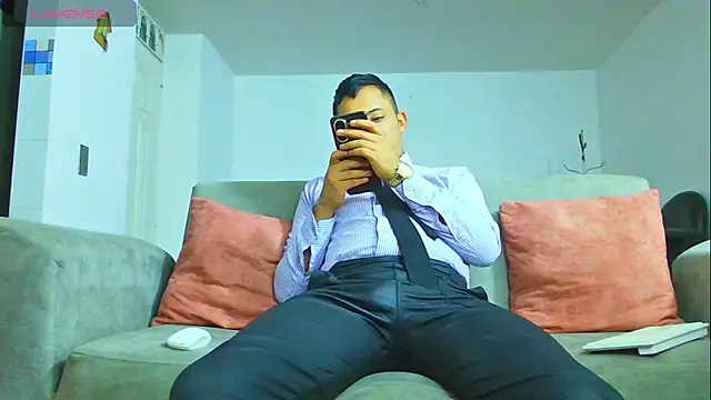 Mike__Fetish: διαδικτυακό σόου στην κάμερα