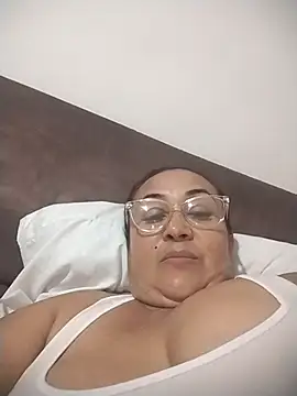 Nini_Love_ Adlı Modelin Canlı XXX Sohbeti