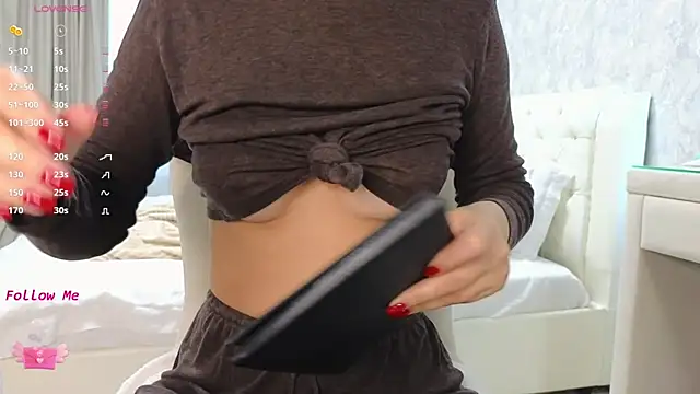 LaraSkinny élő XXX-chatje