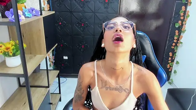 KarlaSlutSkinny__ Live XXX-Chat