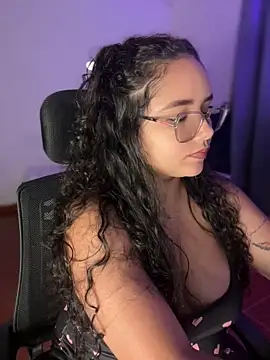 CurlyGirl_1's Live Chat Room