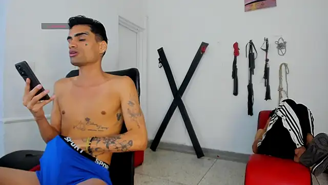 Chat +18 de Gay_Red_Room ao vivo