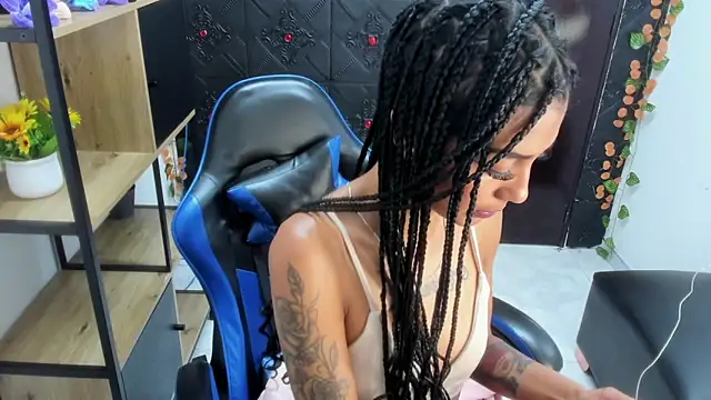 KarlaSlutSkinny__ Chat XXX live