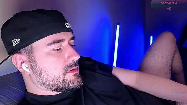 DominantTheo webkamerás műsora