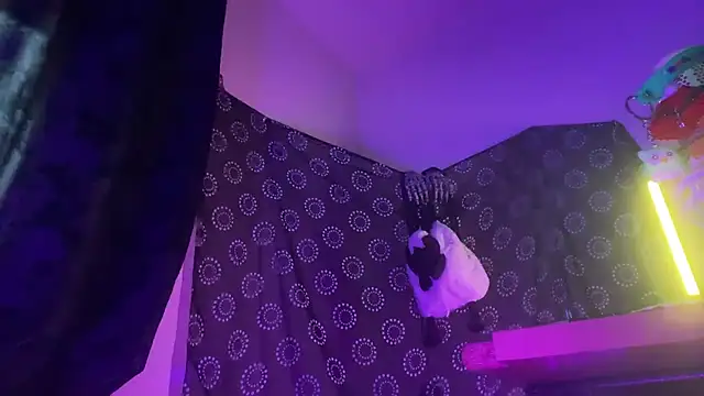 Guyst049 Webcam Show
