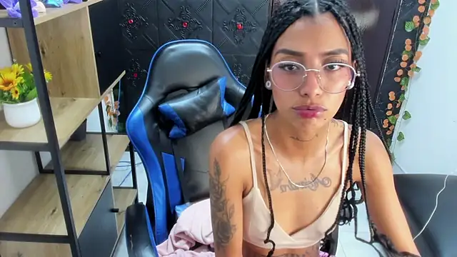 Živý XXX chat KarlaSlutSkinny__
