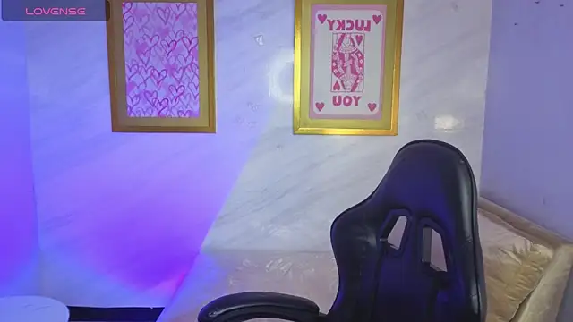 Evy_Luxx_v's Webcam Show