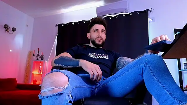 Show modela MightyAaron66 na web-kameri