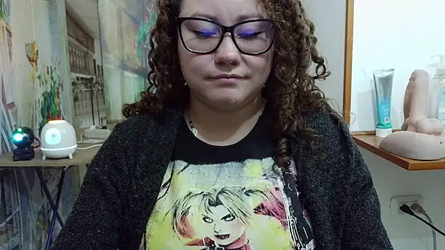 curly_greeneyed's Live XXX Chat