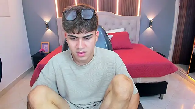 Tommy18__'s Live XXX Chat