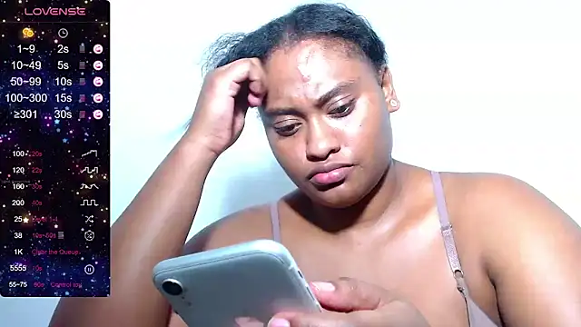 Chat +18 de kyara_pride ao vivo