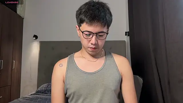 Addictiveboi 现场XXX聊天