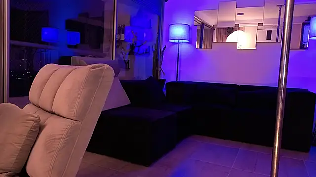 mandi4pole_ Live XXX-Chat