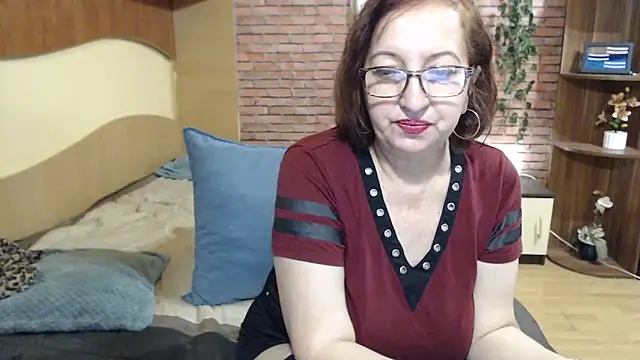 Živý XXX chat EvelyneFlirtyMilf