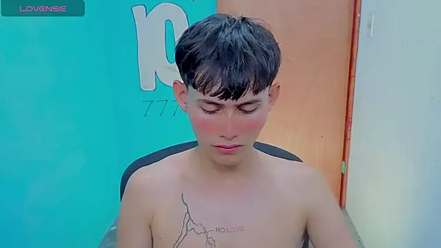 tanjiro_cute élő XXX-chatje