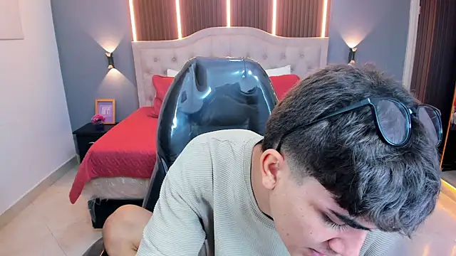 Tommy18__'s Live XXX Chat