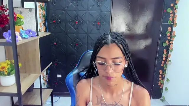 Chat +18 de KarlaSlutSkinny__ ao vivo
