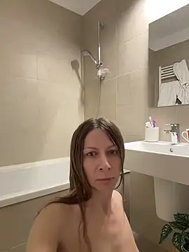 Mira_Luna élő XXX-chatje