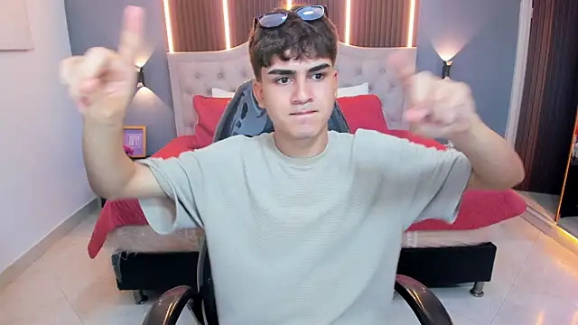 Chat XXX ao vivo de Tommy18__