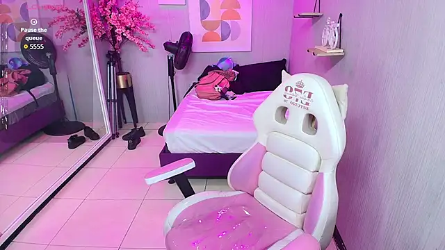 Maggy_t18 Chat XXX in diretta