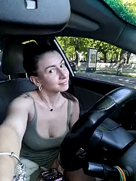 Show modela GroaningJute na web-kameri