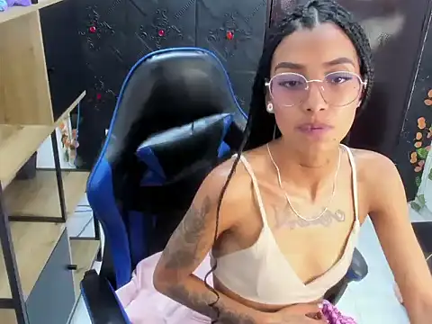 KarlaSlutSkinny__ Chat XXX live
