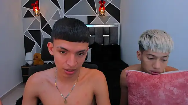 Juan_Nd_Steven Chat XXX live