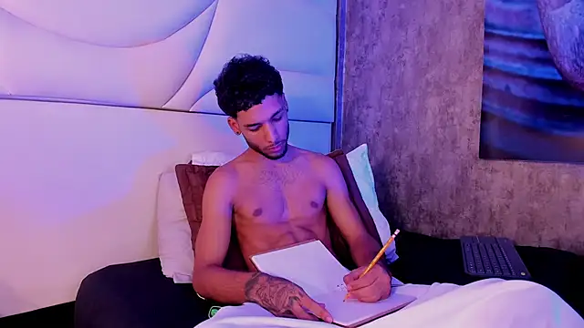 Show modela Thiagoferreti na web-kameri