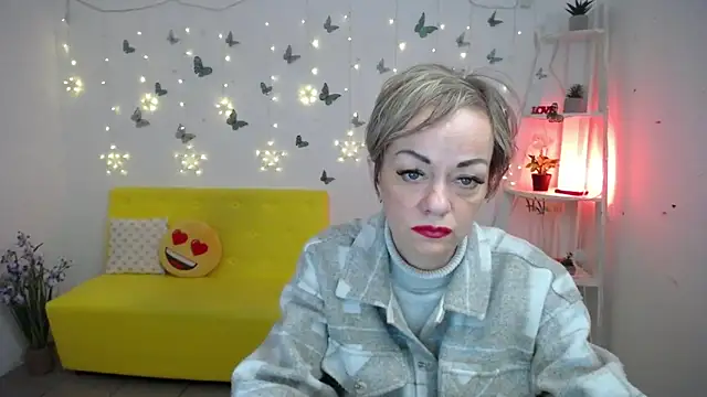NikaMayu élő XXX-chatje