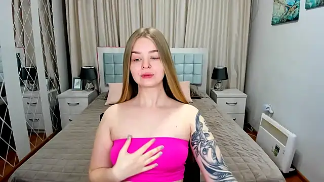 SirenaDoll's Live XXX Chat