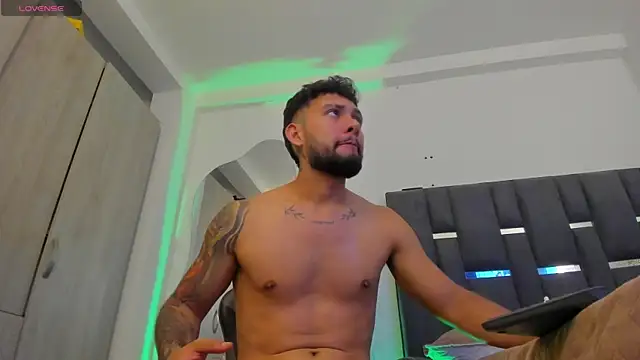noah_corvelle live XXX chat
