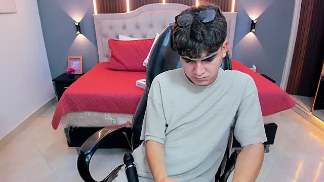 Tommy18__ Live XXX-chat
