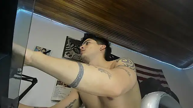 charlie_hotxxx Show in webcam