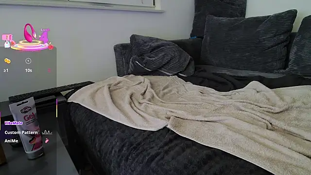 Hot_ToyBoy6974's Live Sex Cam Show