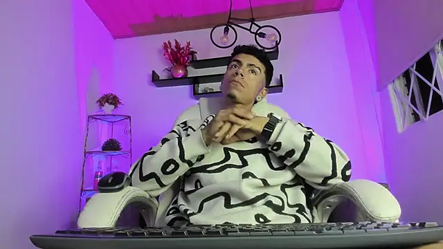 Thiago_teenboy66 Adlı Modelin Canlı XXX Sohbeti
