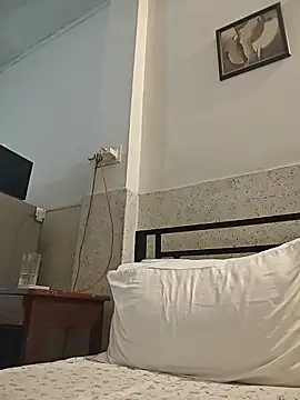 NakedMILFx élő XXX-chatje