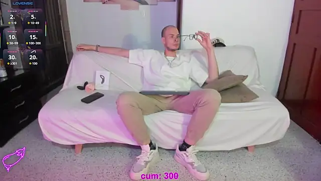 Vlad__night Adlı Modelin Canlı XXX Sohbeti