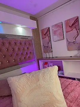 MylaDreams Adlı Modelin Canlı XXX Sohbeti